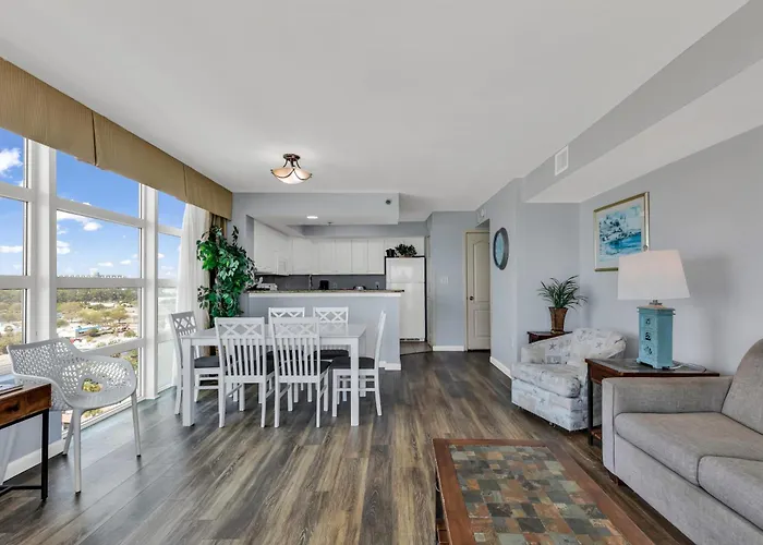 Stunning Condo With Wall-To-Wall Windows Overlooking Ocean