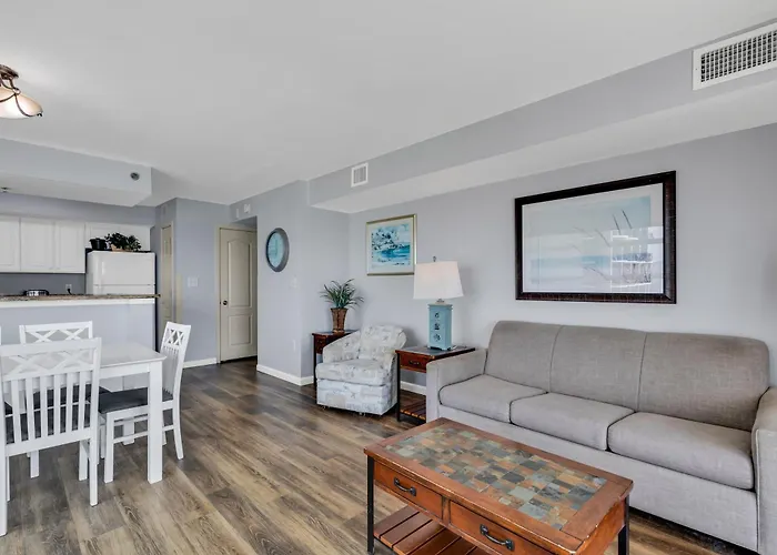 Stunning Condo With Wall-To-Wall Windows Overlooking Ocean